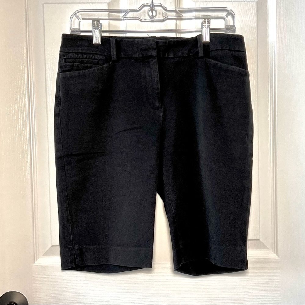 ⭐️ White House Black Market Black Bermuda Shorts Size 6 - Picture 2 of 12